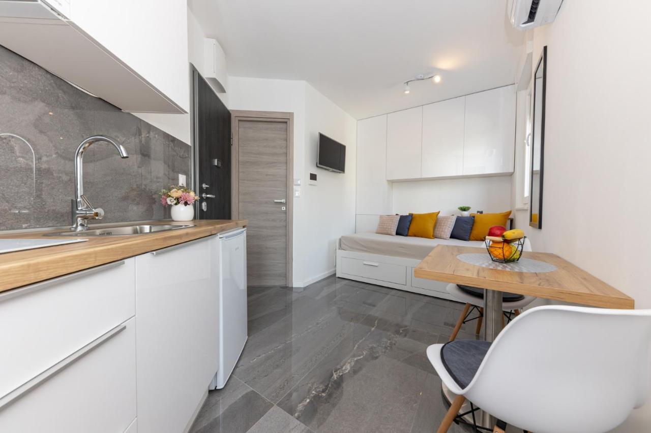New Studio For 2, Free Private Garage Spot, Wi-Fi, 200 M From Mall Of Split Exterior foto