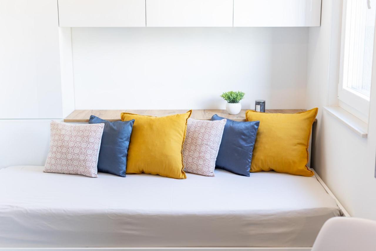 New Studio For 2, Free Private Garage Spot, Wi-Fi, 200 M From Mall Of Split Exterior foto