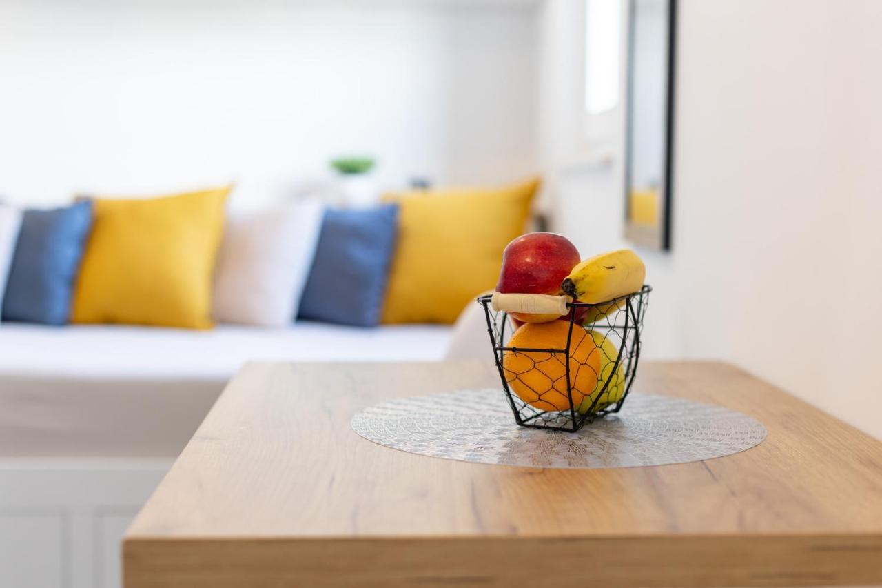 New Studio For 2, Free Private Garage Spot, Wi-Fi, 200 M From Mall Of Split Exterior foto