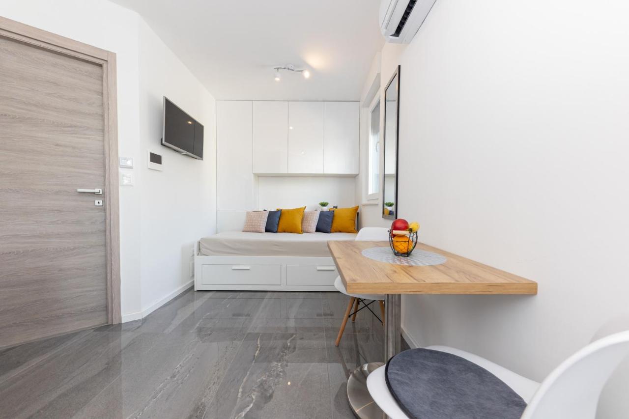 New Studio For 2, Free Private Garage Spot, Wi-Fi, 200 M From Mall Of Split Exterior foto