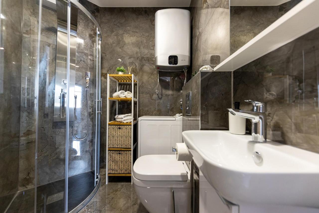 New Studio For 2, Free Private Garage Spot, Wi-Fi, 200 M From Mall Of Split Exterior foto