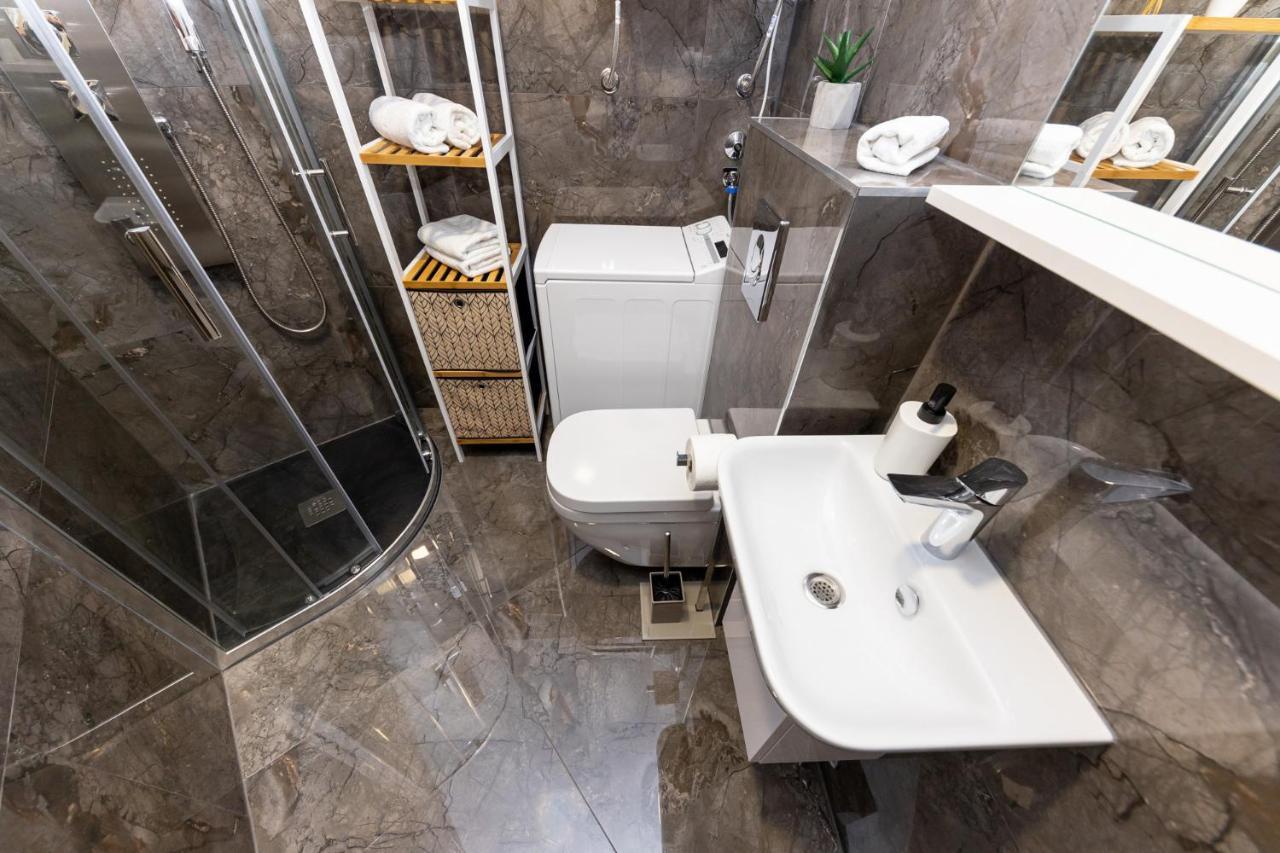 New Studio For 2, Free Private Garage Spot, Wi-Fi, 200 M From Mall Of Split Exterior foto