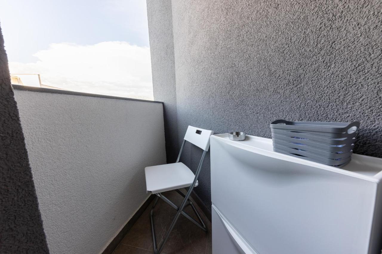 New Studio For 2, Free Private Garage Spot, Wi-Fi, 200 M From Mall Of Split Exterior foto