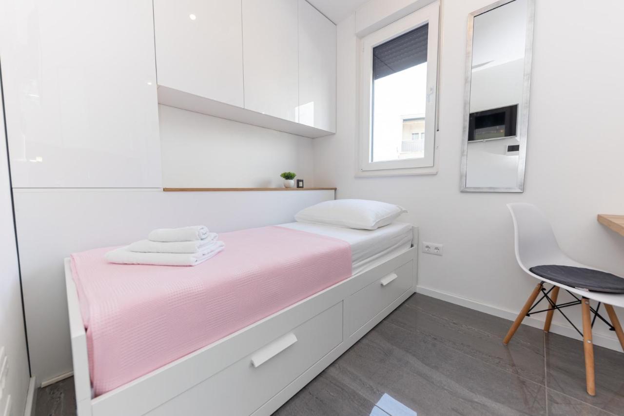 New Studio For 2, Free Private Garage Spot, Wi-Fi, 200 M From Mall Of Split Exterior foto