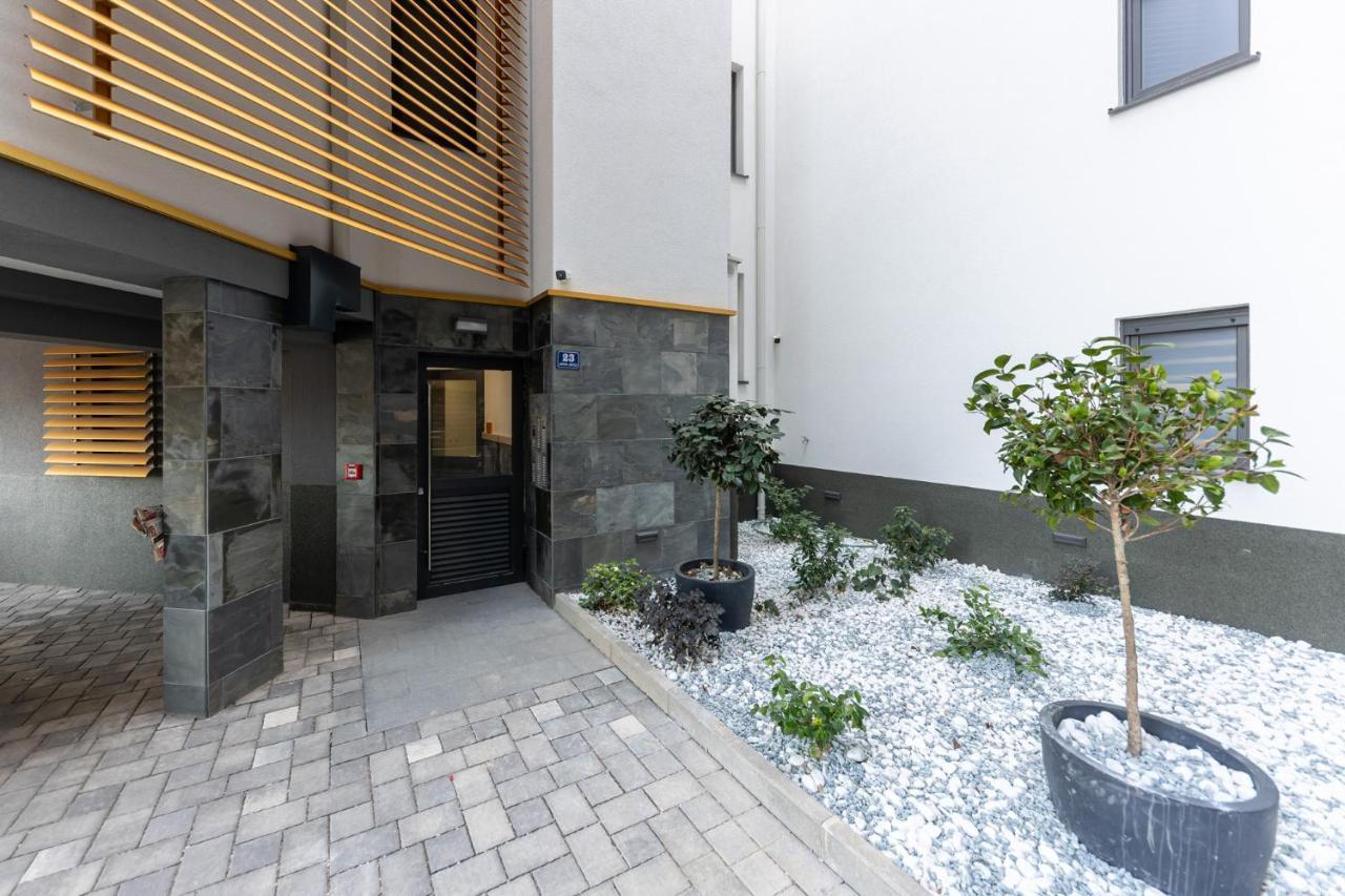 New Studio For 2, Free Private Garage Spot, Wi-Fi, 200 M From Mall Of Split Exterior foto